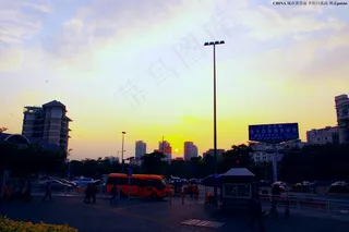 夕阳日落西图片