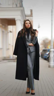 穿着职业装披着长袍的外国美女高清摄影图片