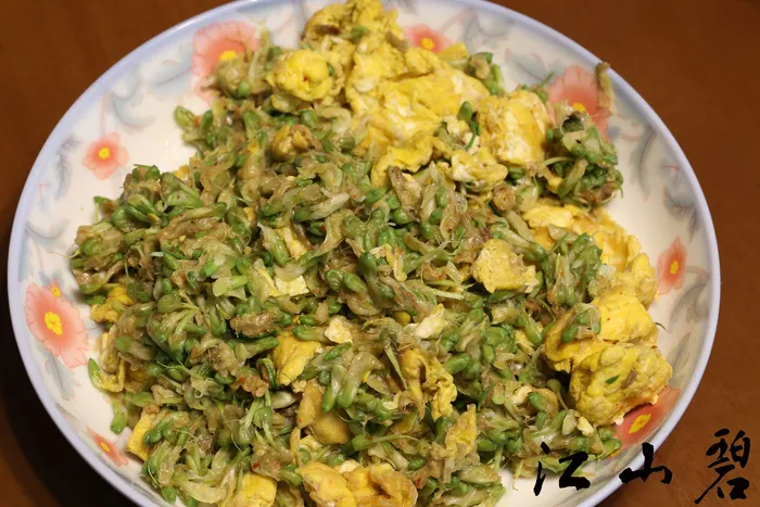 洋槐花炒鸡蛋图片