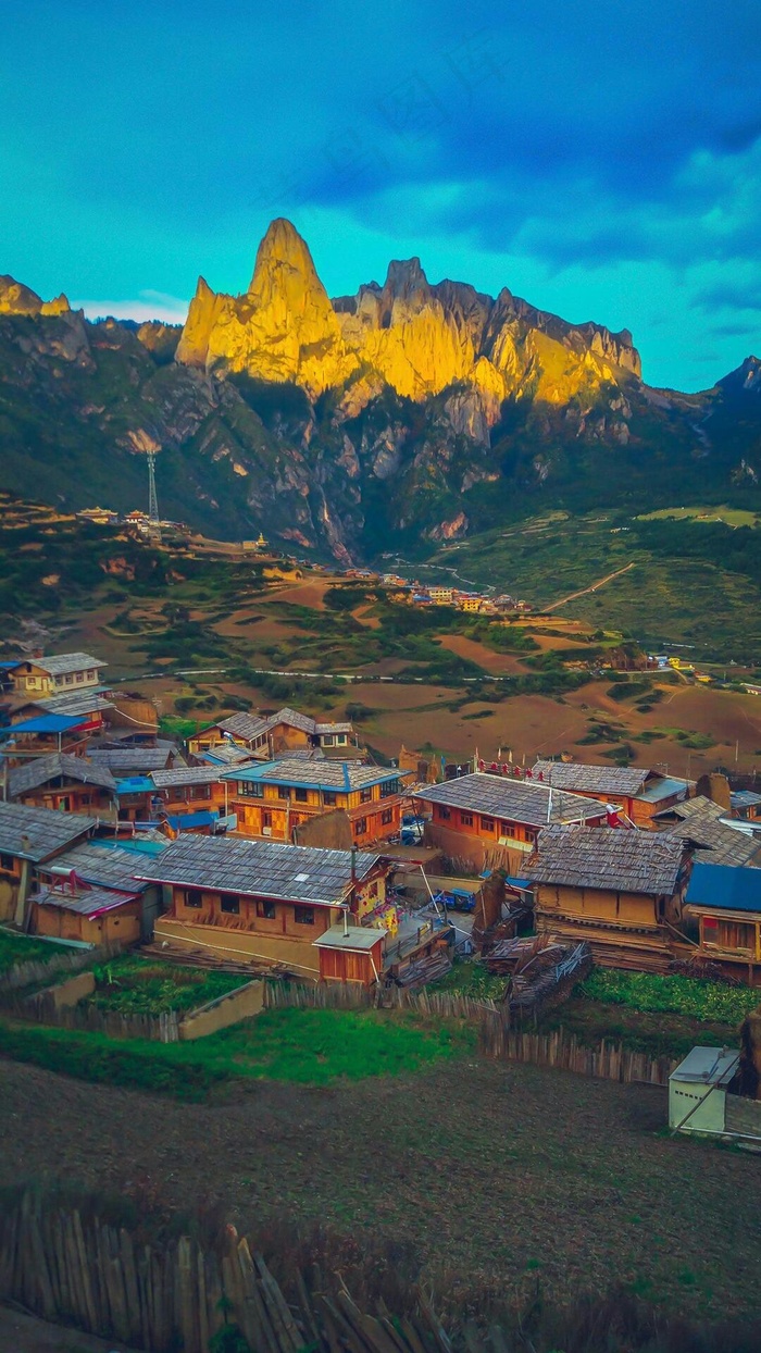 大山里的山寨村落高清摄影图片