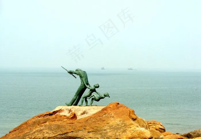 连云港海边钓鱼雕塑图片