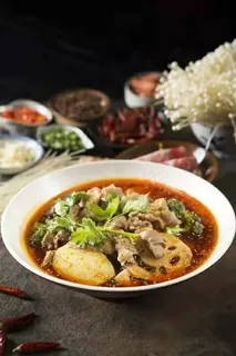 暖色乡村风冒菜餐饮行业实拍餐品摄影图