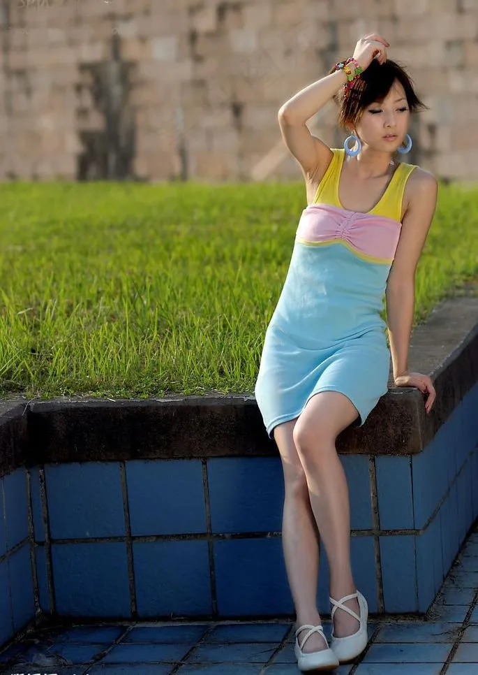 湾网络人气美女果子MM三色裙图片