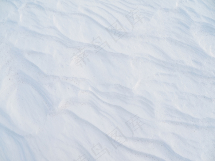 雪地痕迹背景图片