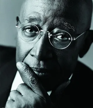 人物面部表情特写图片