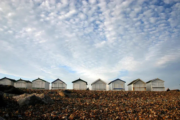 海滩小屋图片