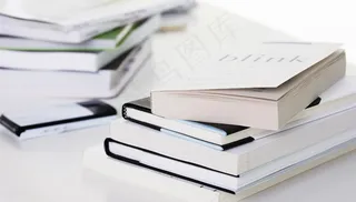 办公室景物 笔记本 手机 课桌图片