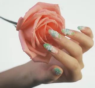 水晶美甲手模局部特写图片