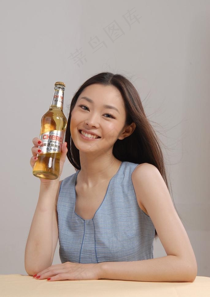 啤酒代言图片