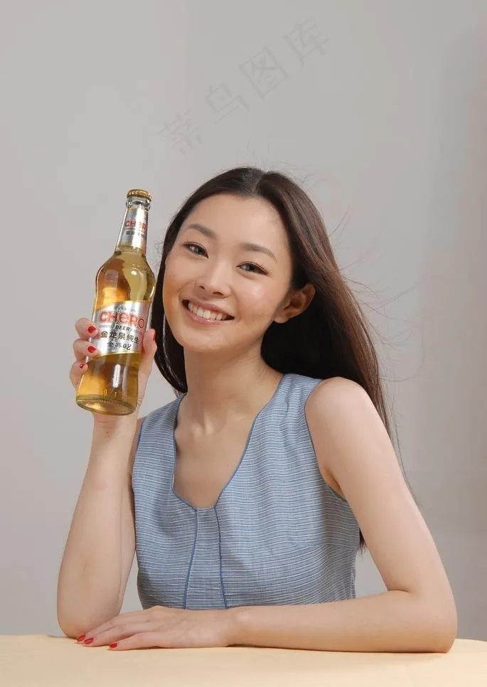 啤酒代言图片