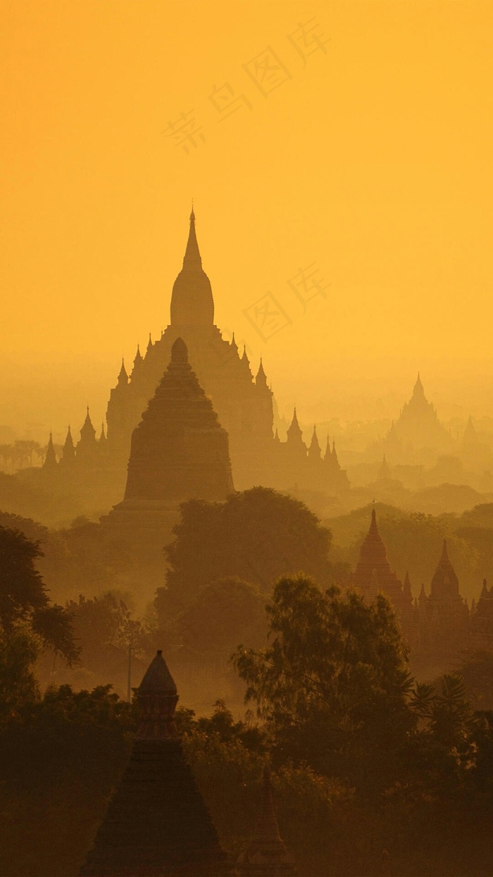 夕阳下的泰国建筑高清摄影图片