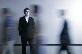 职业男人与行走的人图片