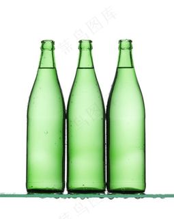 玻璃板上的三瓶饮料图片