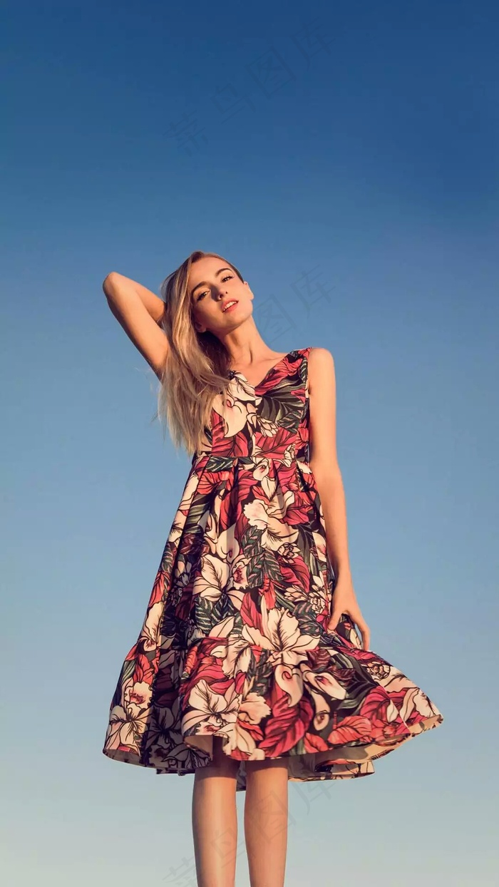 穿连衣裙的外国美女高清摄影图片