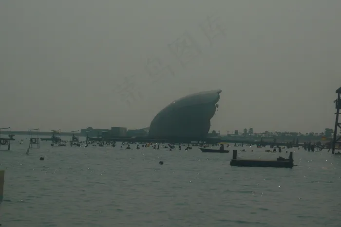 海滩上的建筑图片