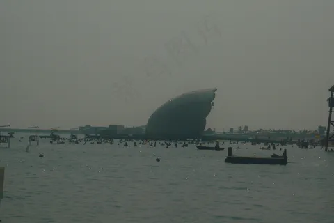 海滩上的建筑图片