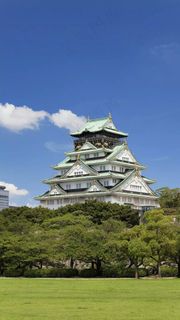 蓝天白云下的外国建筑高清摄影图片