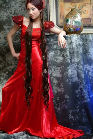 美女与油画背景素材