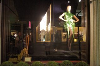 一人模特橱窗展示图片