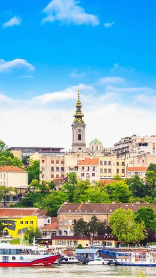 蓝天白云下的外国钟楼高清摄影图片