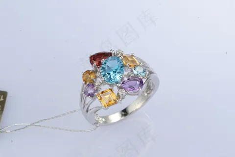 彩宝戒指摄影图片