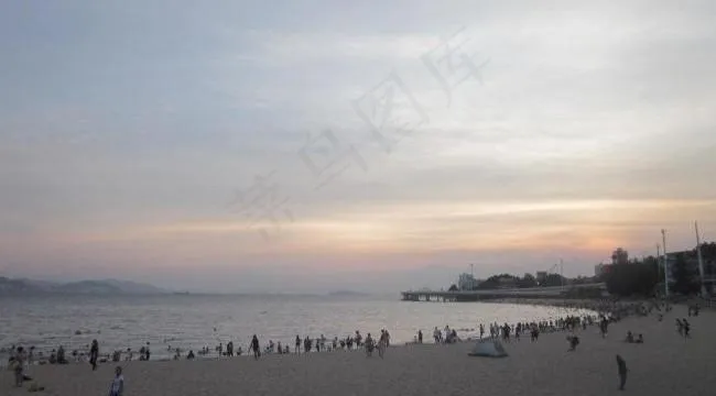 海滩晚霞图片