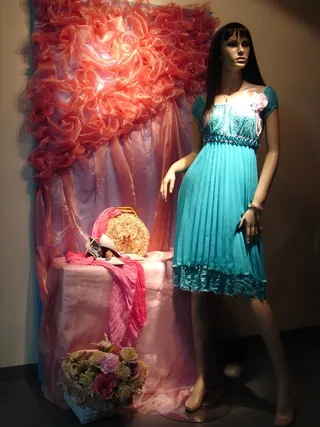 店铺橱窗模特图片