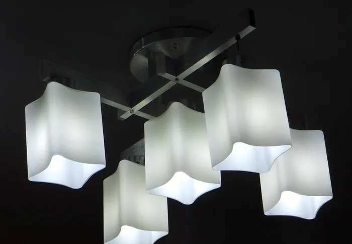 三基色 新型 吊灯图片