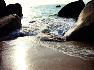 三亚金黄色沙滩图片