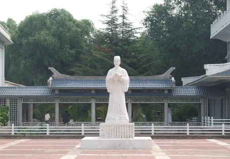 李时珍雕像图片 李时珍雕像图片