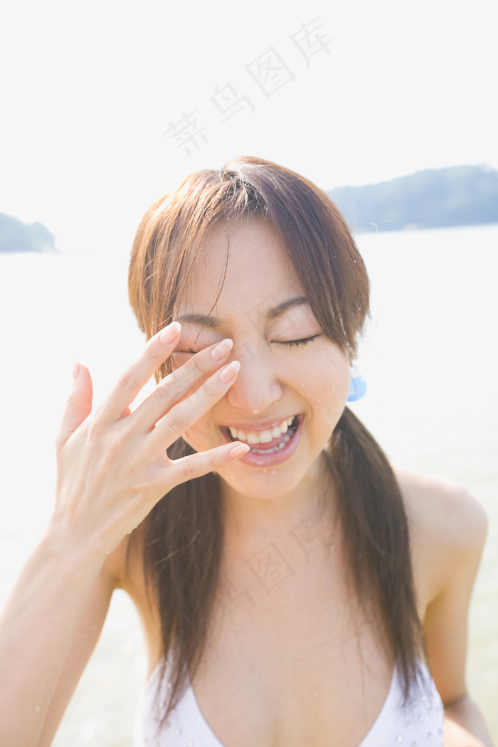 海滩女孩图片