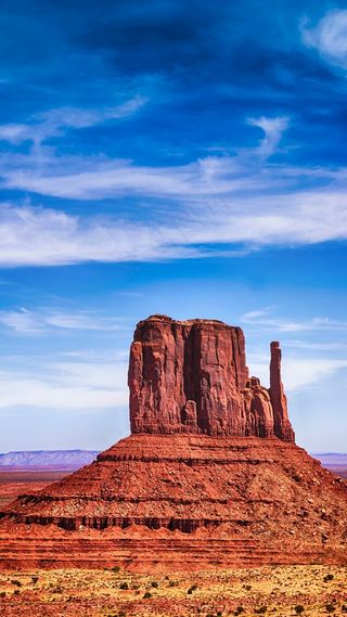 荒漠中的山高清摄影图片