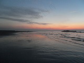 海滩晨曦图片