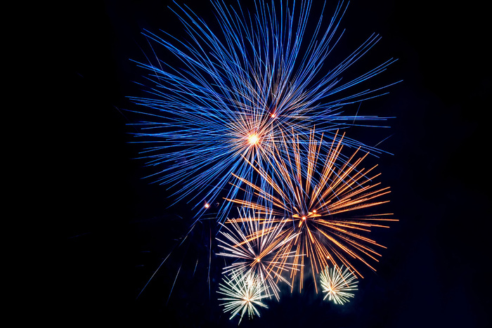 蓝色与橙色烟花背景