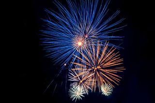 蓝色与橙色烟花背景