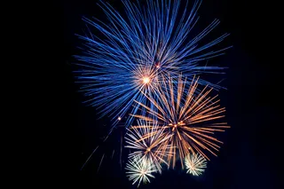 蓝色与橙色烟花背景