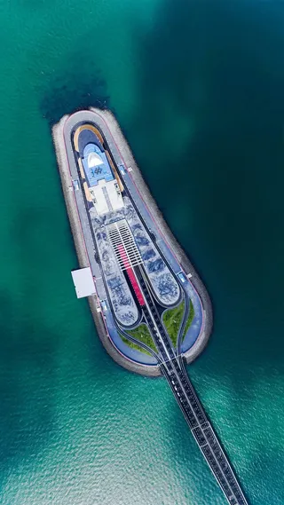 海底隧道入口高清摄影图片