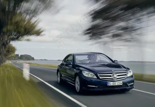 动感奔驰轿车图片