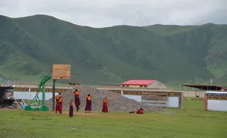 川藏篮球 打篮球图片