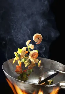 锅中正在炒菜 锅中正在炒菜