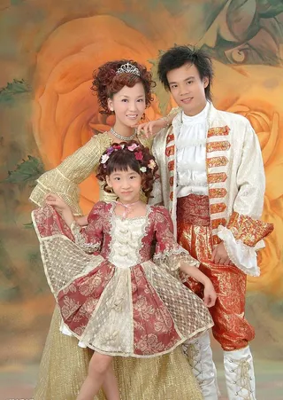 影楼欧式全家福写真图片