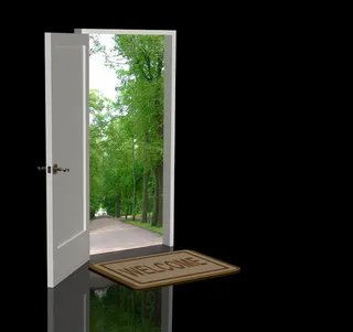 门窗里的绿荫大道