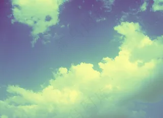 云彩和天空中的怀旧情绪