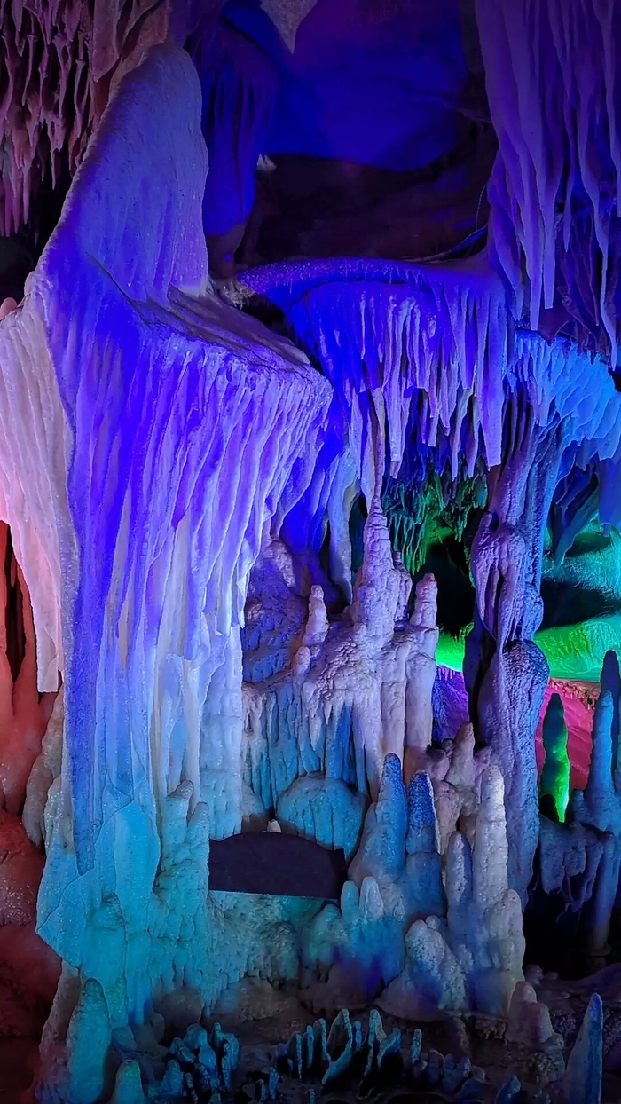 岩洞高清摄影图片