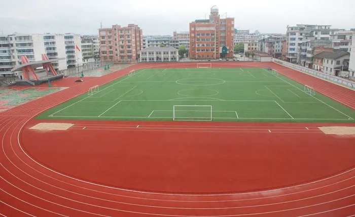 大型足球操场图片