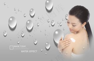 小水滴洗浴的美女