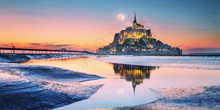 欧式复古海面桥梁城堡天空夕阳日出风...