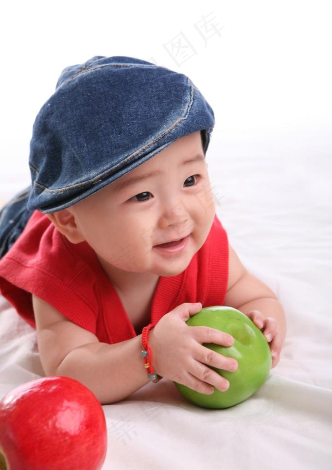 玩玩具的小孩图片