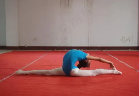 少儿舞蹈基本功(实际像素下不清晰)...