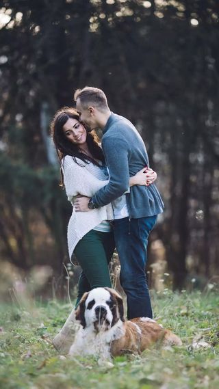 情侣与狗高清摄影图片